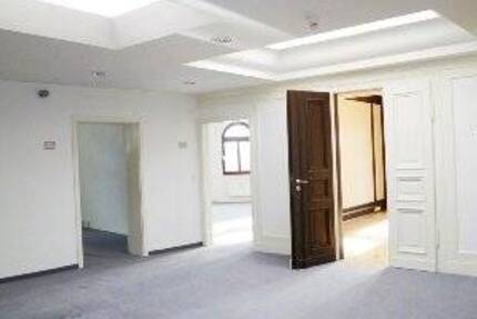 im Zentrum gelegene Gewerbeeinheit mit knapp 225m² 5 zimmer