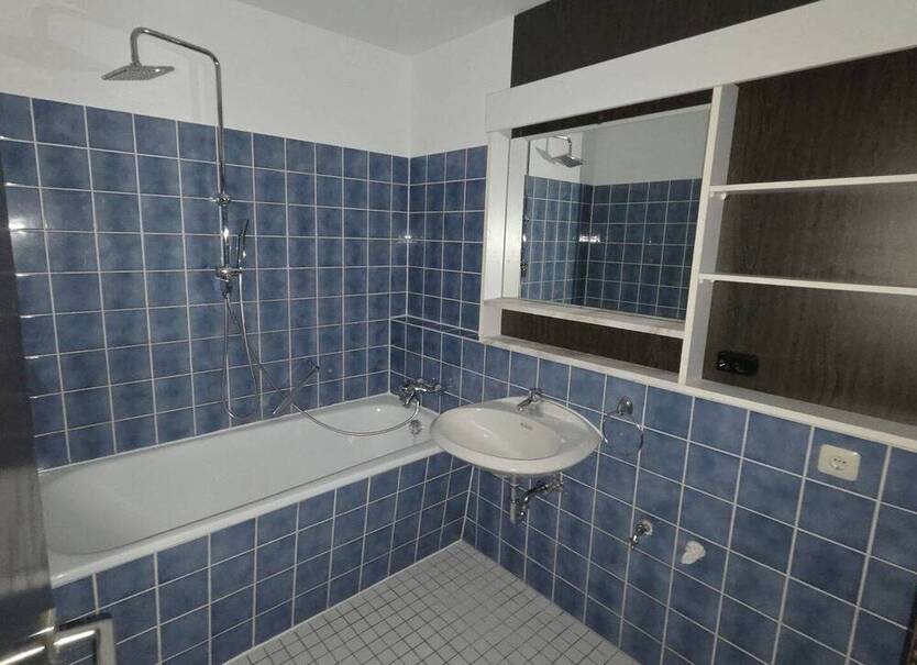 Familien-Zuhause in angenehmer Größe, 3 Zimmer mit Balkon, Laminat, Wannenbad, Gäste-WC, Aufzug