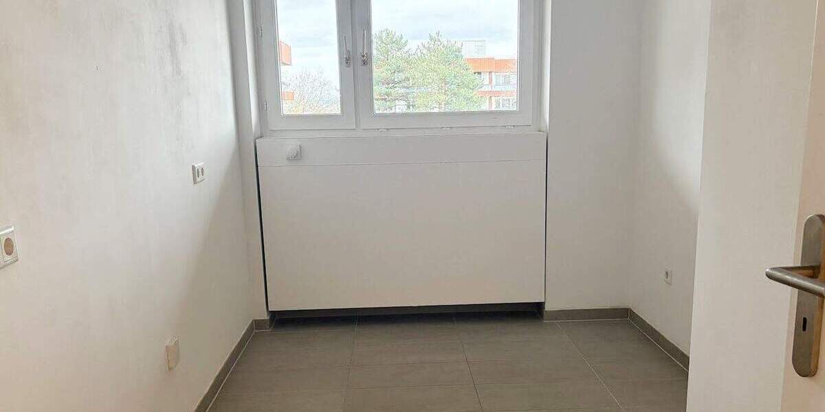 Wohnen im Grünen: modernisierte, helle 4-Zimmer-Wohnung mit West-Balkon, neues Bad, Gäste-WC, Aufzug 4 zimmer