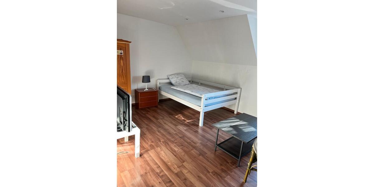 Möbliertes Zimmer in 3er WG 1 zimmer