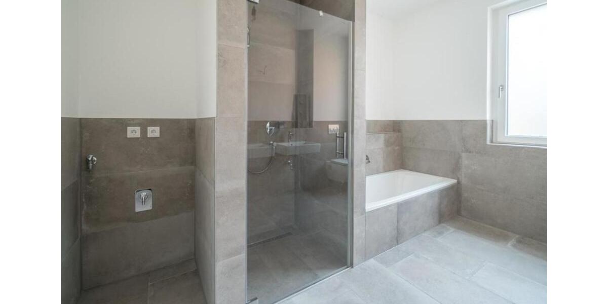 *großzügig & hell & zentral mit Küche* 2 zimmer