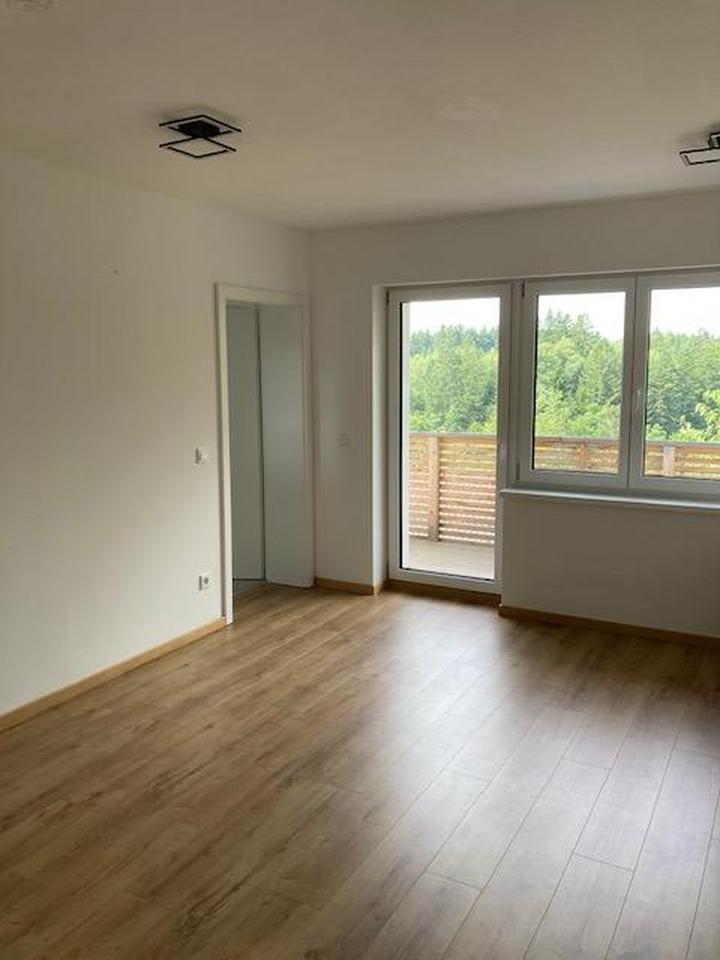 Moderne 2-Zimmer-Wohnung mit Balkon und Blick ins Grüne in Lalling zimmer