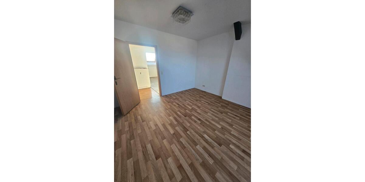 Dachgeschoßwohnung Genthin - 3 Zimmer, 90 m&sup2;, 680&euro; | Angebot:26226986