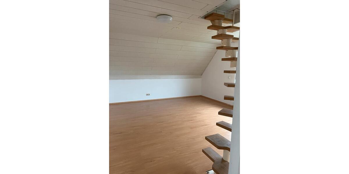 Dachgeschoßwohnung Ranstadt - 3 Zimmer, 100 m&sup2;, 800&euro; | Angebot:26285055