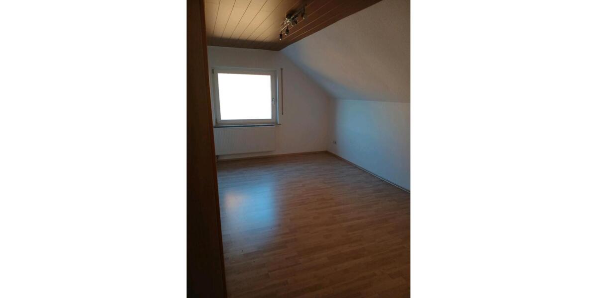 Dachgeschoßwohnung Babenhausen - 3.5 Zimmer, 95 m&sup2;, 1.100&euro; | Angebot:26560732