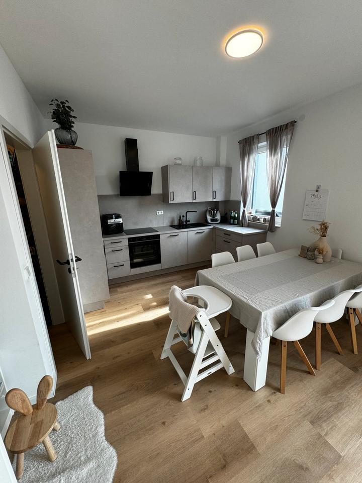 Neuw. 3ZKBTG EG-Neubau Wohnung, Küche, Garten, Carport, E-Ladem.