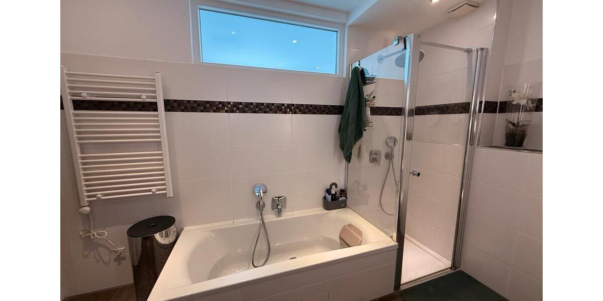 Etagenwohnung Wiesbaden Biebrich - 4 Zimmer, 114 m&sup2;, 2.000&euro; | Angebot:26038493