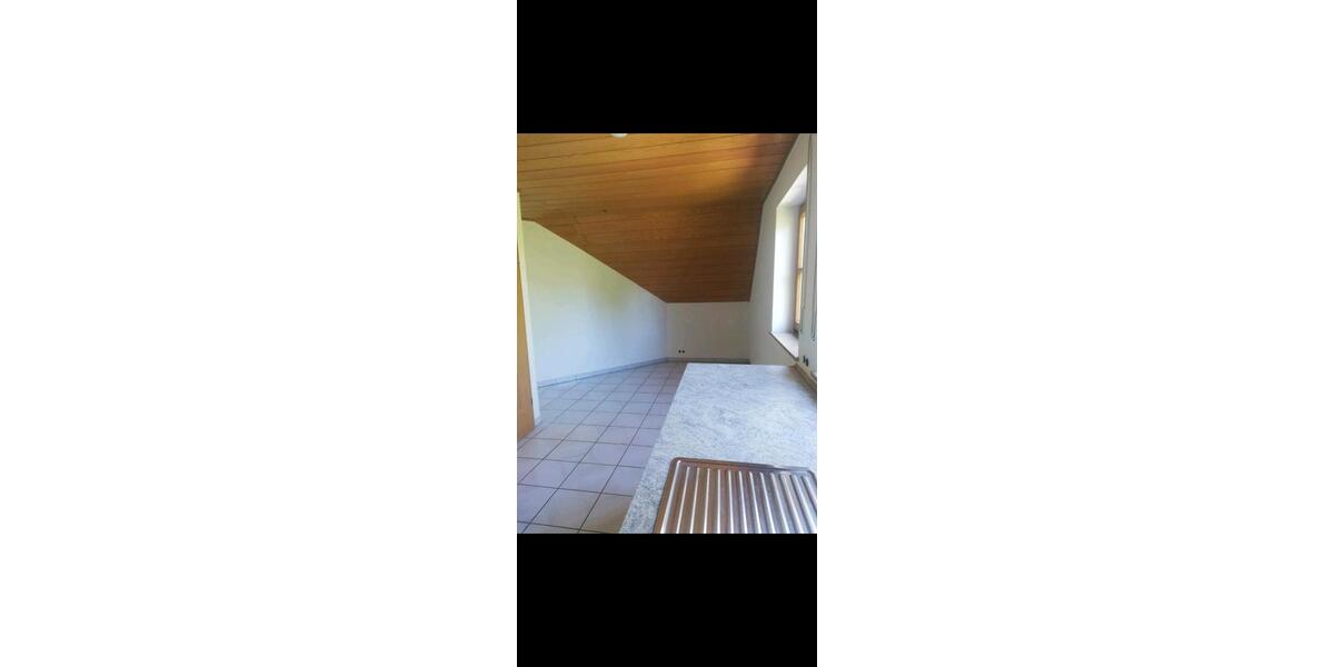 Dachgeschoßwohnung Adelsdorf - 4 Zimmer, 105 m&sup2;, 1.300&euro; | Angebot:26534452