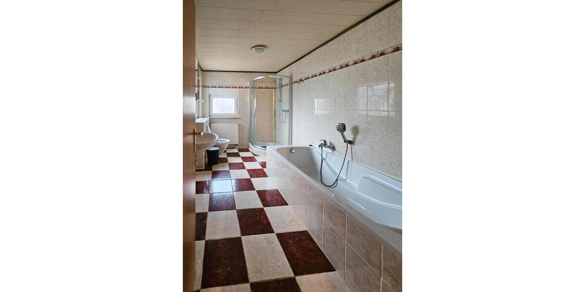 Etagenwohnung Frankenthal (Pfalz) - 4 Zimmer, 150 m&sup2;, 1.550&euro; | Angebot:25887792