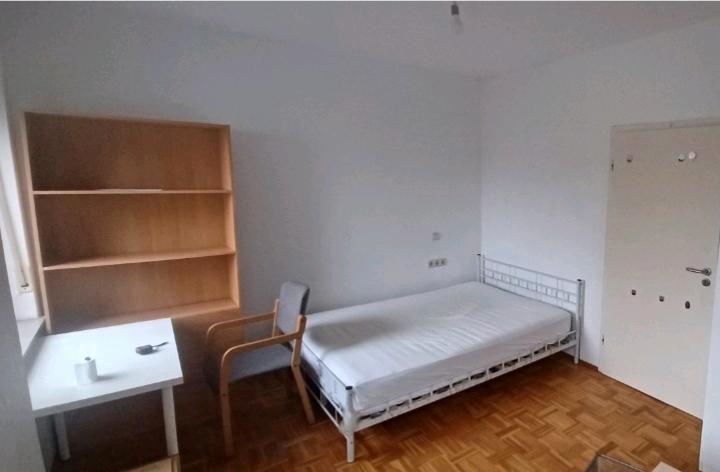 Zimmer mit eigenem WCDusche in 3er WG 2 zimmer