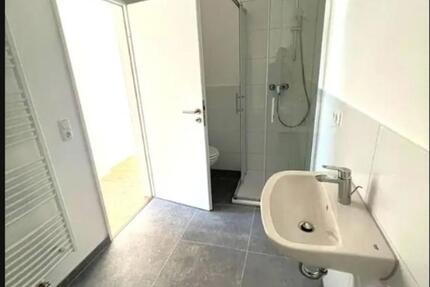 Top renoviertes 1-Zimmer-Dachgeschoss -Stellplatz möglich 1 zimmer