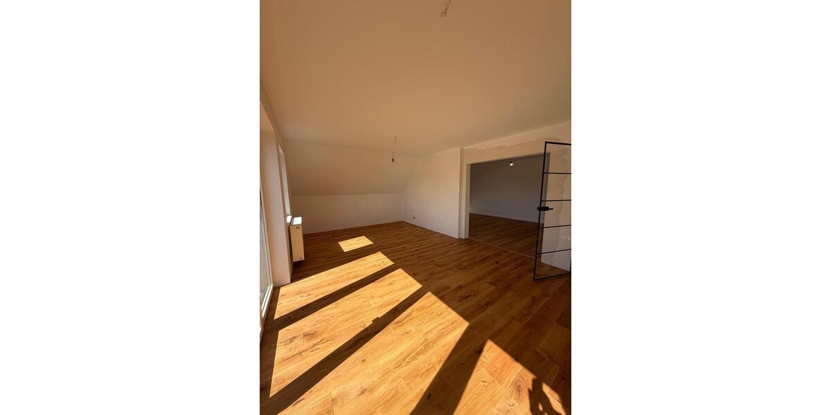 Dachgeschoßwohnung Meißner - 4 Zimmer, 97 m&sup2;, 780&euro; | Angebot:26348423