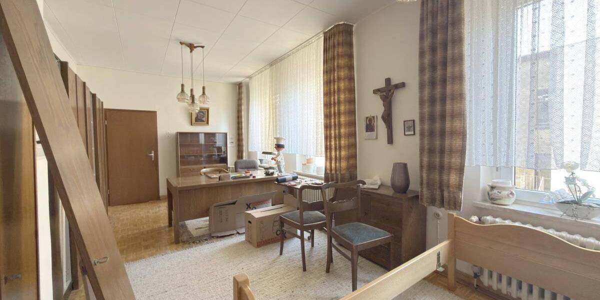 Etagenwohnung Oberhausen Altstadt-Süd - 6 Zimmer, 180 m&sup2;, 2.100&euro; | Angebot:26190385