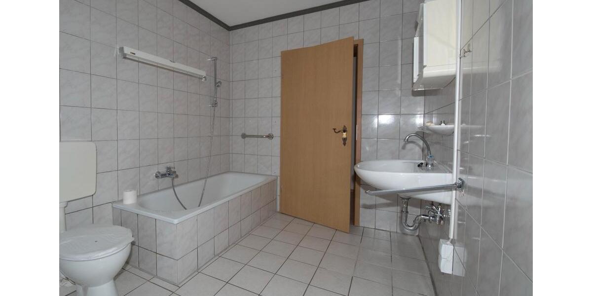 Dachgeschoßwohnung Lügde - 2 Zimmer, 47 m&sup2;, 315&euro; | Angebot:26681773