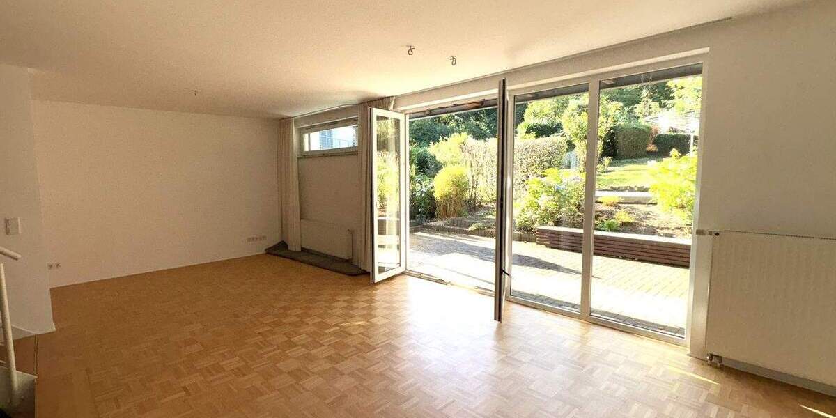 Modernes Wohnhaus mit Balkon, Terrasse und Garten in Siegen 4 zimmer