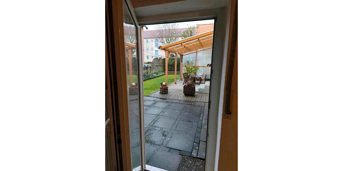 Erdgeschoßwohnung Bielefeld Mitte - 3 Zimmer, 100 m&sup2;, 1.200&euro; | Angebot:26026038