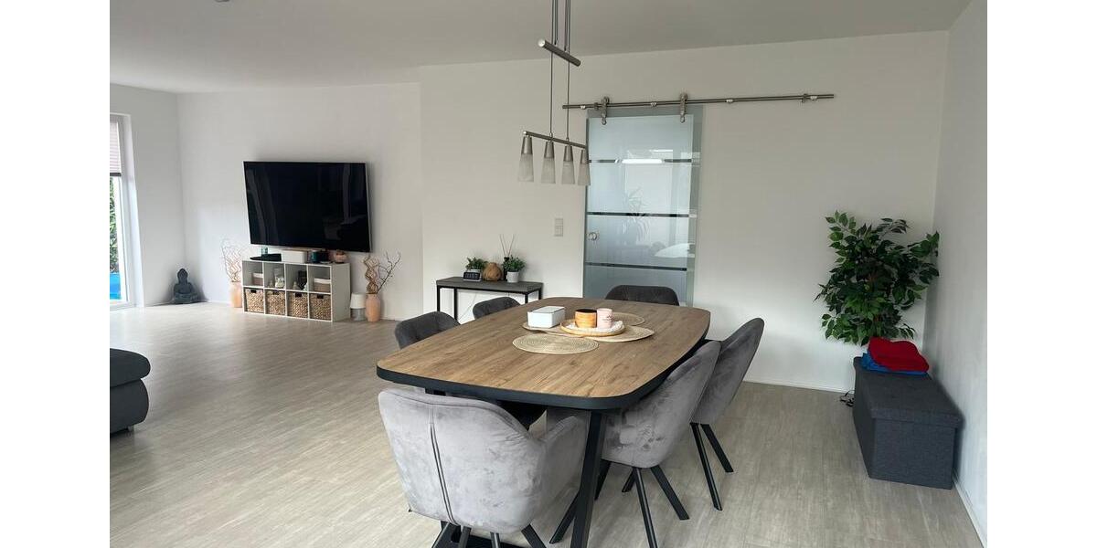Villa Nienburg (Weser) - 7 Zimmer, 210 m&sup2;, 2.500&euro; | Angebot:25809946