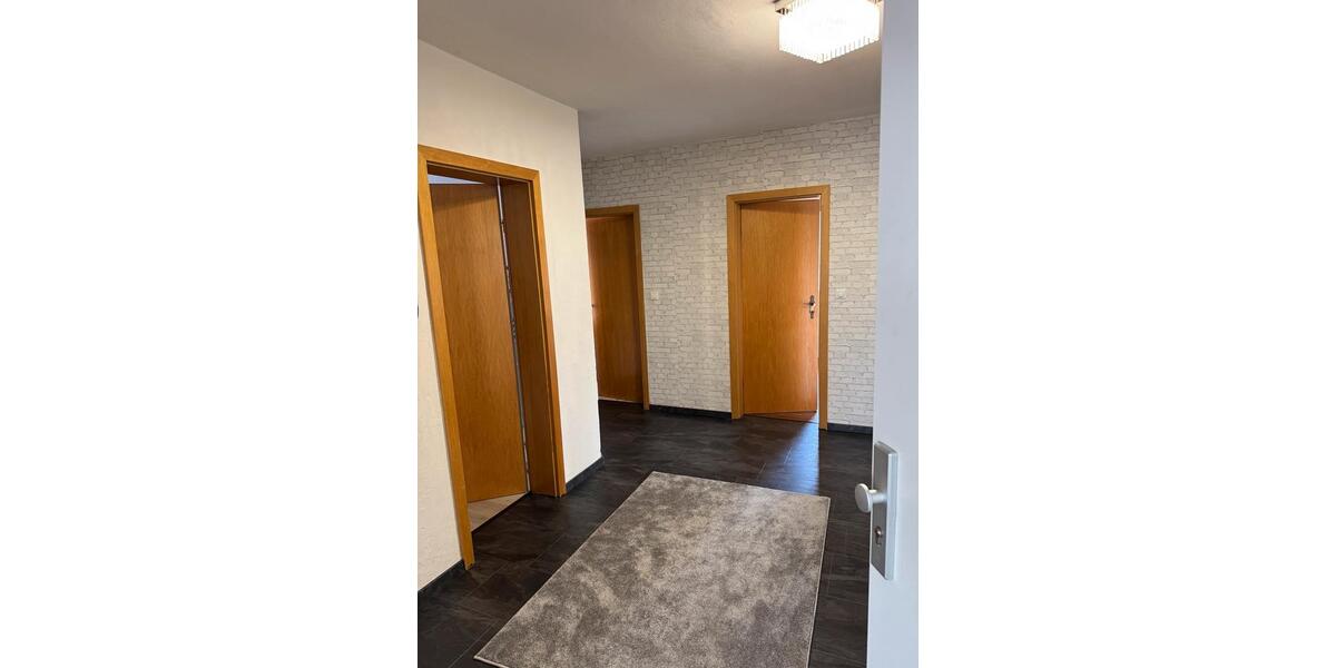 Wohnung im Zweifamilienhaus zu vermieten 4 zimmer