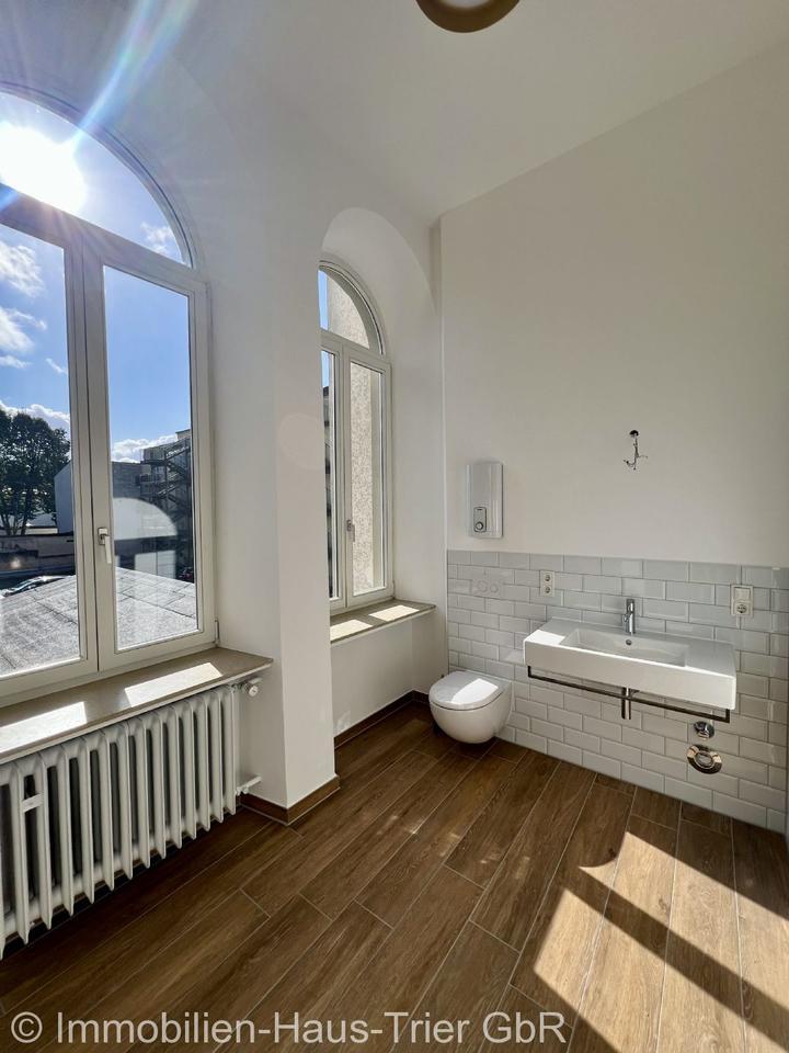 Schicke 2 Zimmer Altbauwohnung mit französischem Balkon zimmer