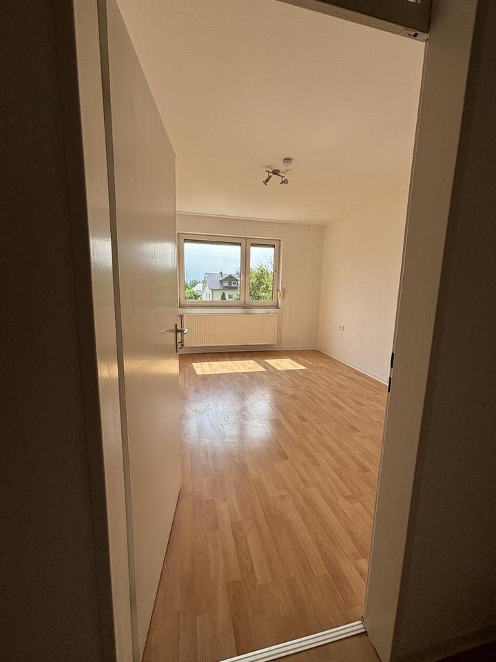 Lichtdurchflutete 2-Zimmer-Wohnung mit Einbauküche & TG-Stellplatz – 61 m² im 2. OG