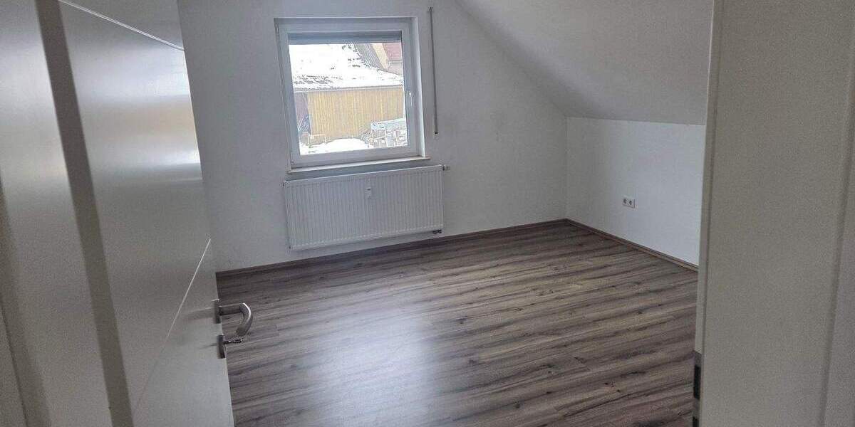 Etagenwohnung Adelshofen Neustett - 4 Zimmer, 112 m&sup2;, 800&euro; | Angebot:25733548