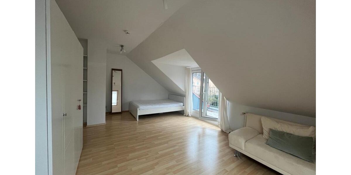 Dachgeschoßwohnung Kiel Blücherplatz - 1 Zimmer, 40 m&sup2;, 650&euro; | Angebot:25811752