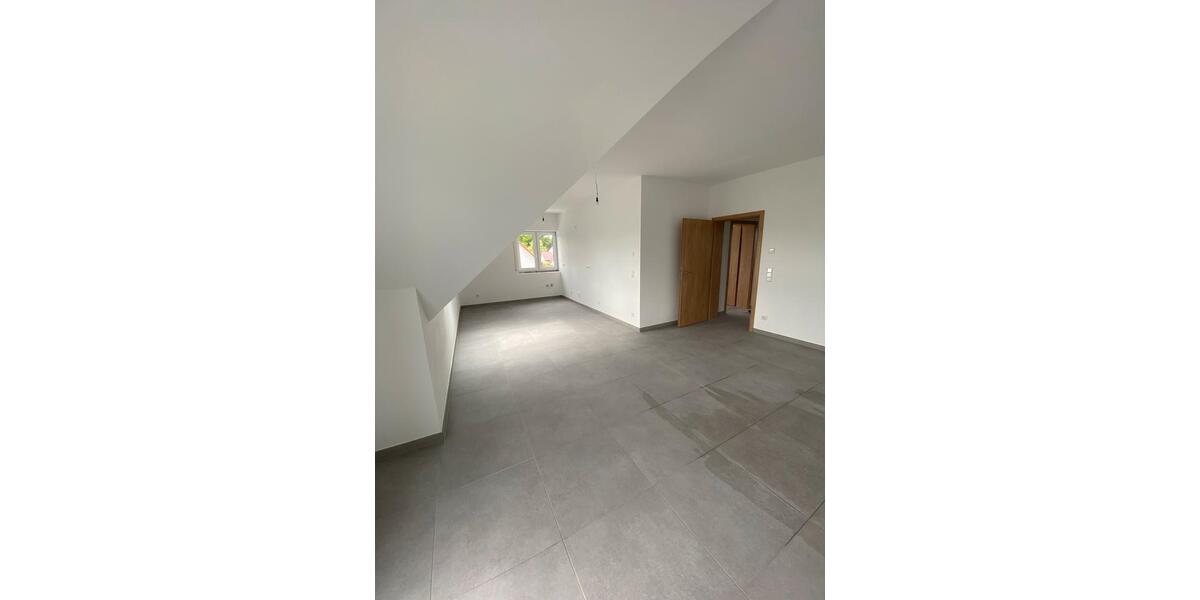 Dachgeschoßwohnung Herzogenaurach - 4 Zimmer, 105 m&sup2;, 1.400&euro; | Angebot:26671306