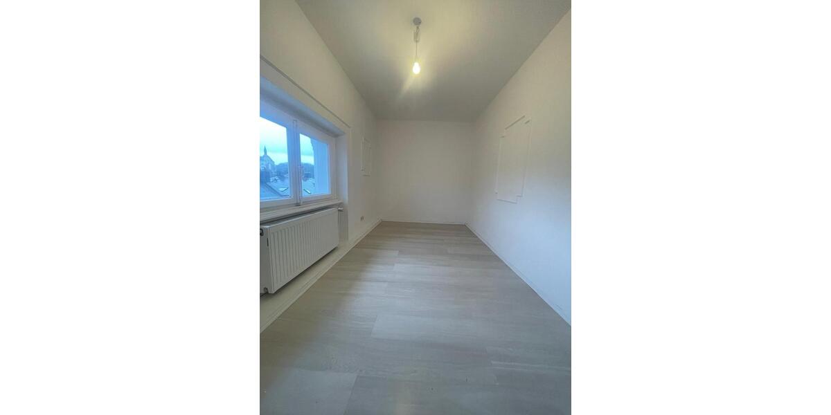 Dachgeschoßwohnung Wuppertal Brill - 3 Zimmer, 120 m&sup2;, 850&euro; | Angebot:26543511