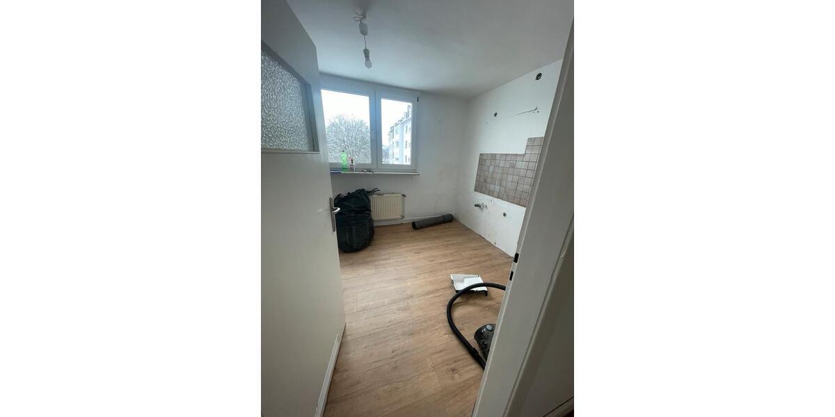 Renovierte helle 3 Zimmer Dachgeschoss Wohnung mit Aussicht 3 zimmer