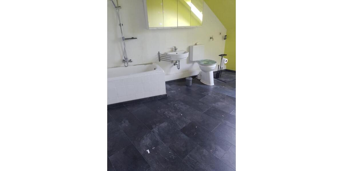 Dachgeschoßwohnung Zweibrücken - 6 Zimmer, 130 m&sup2;, 800&euro; | Angebot:26052060