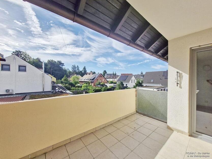 Neu sanierte 3-Zimmer-Wohnung mit Balkon in ruhiger Lage
