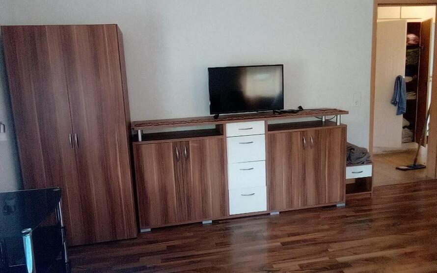 WG Zimmer mit Internet, TV, Gästeküche, EtagenduscheWc und Waschmaschine zimmer