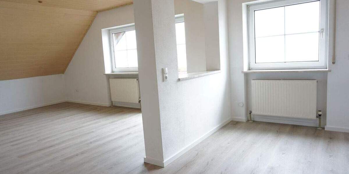Etagenwohnung Poppenricht - 4 Zimmer, 100 m&sup2;, 950&euro; | Angebot:23950600