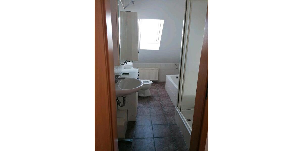 Dachgeschoßwohnung Saterland - 4 Zimmer, 84 m&sup2;, 707&euro; | Angebot:26123805