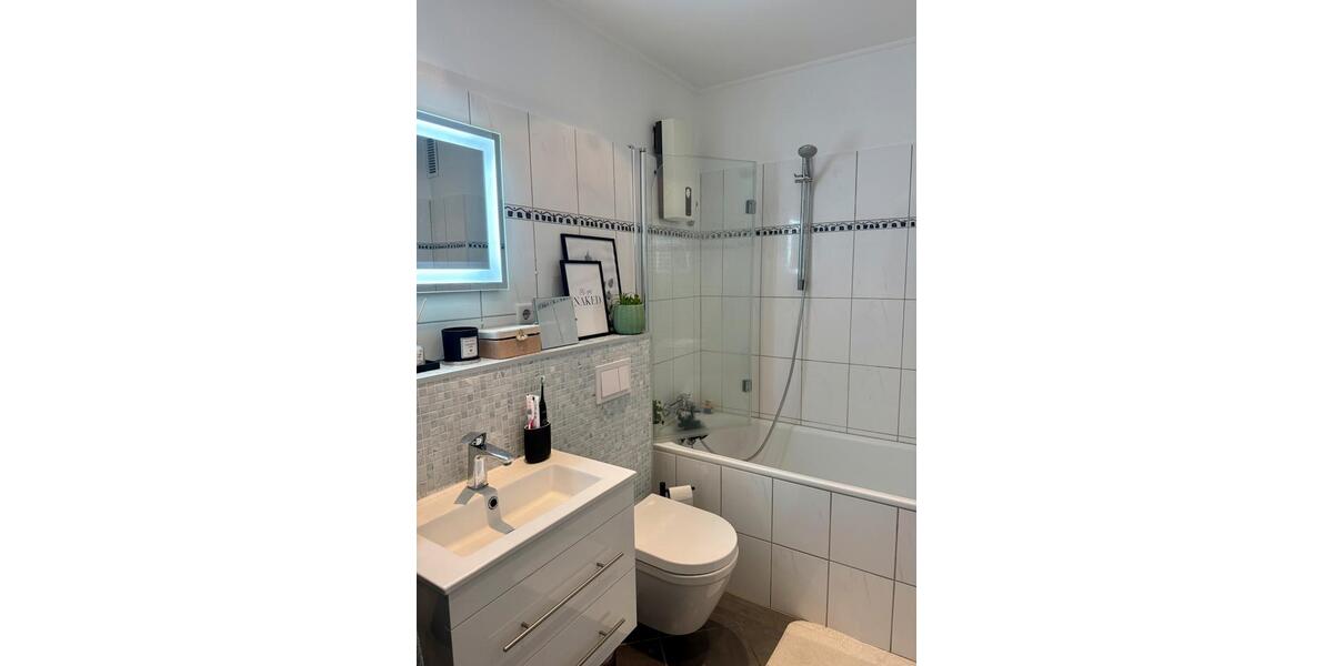 Helle, möblierte 2,5-Zimmer-Wohnung mit Südwest-Balkon 2.5 zimmer