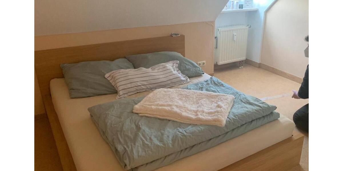 Dachgeschoßwohnung Hollfeld - 3 Zimmer, 80 m&sup2;, 520&euro; | Angebot:25648901