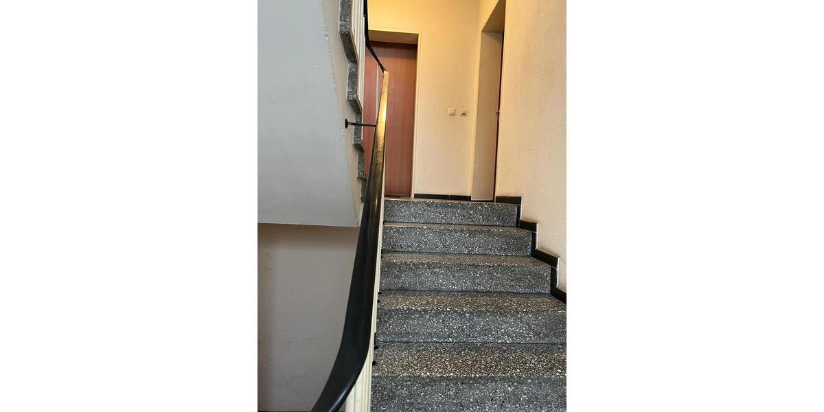 Dachgeschoßwohnung Wuppertal Unterbarmen - 5 Zimmer, 85 m&sup2;, 800&euro; | Angebot:25143081