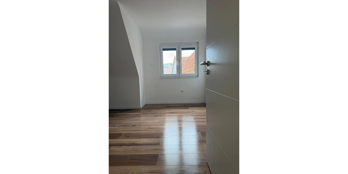 Dachgeschoßwohnung Gaildorf - 3 Zimmer, 60 m&sup2;, 700&euro; | Angebot:26531678