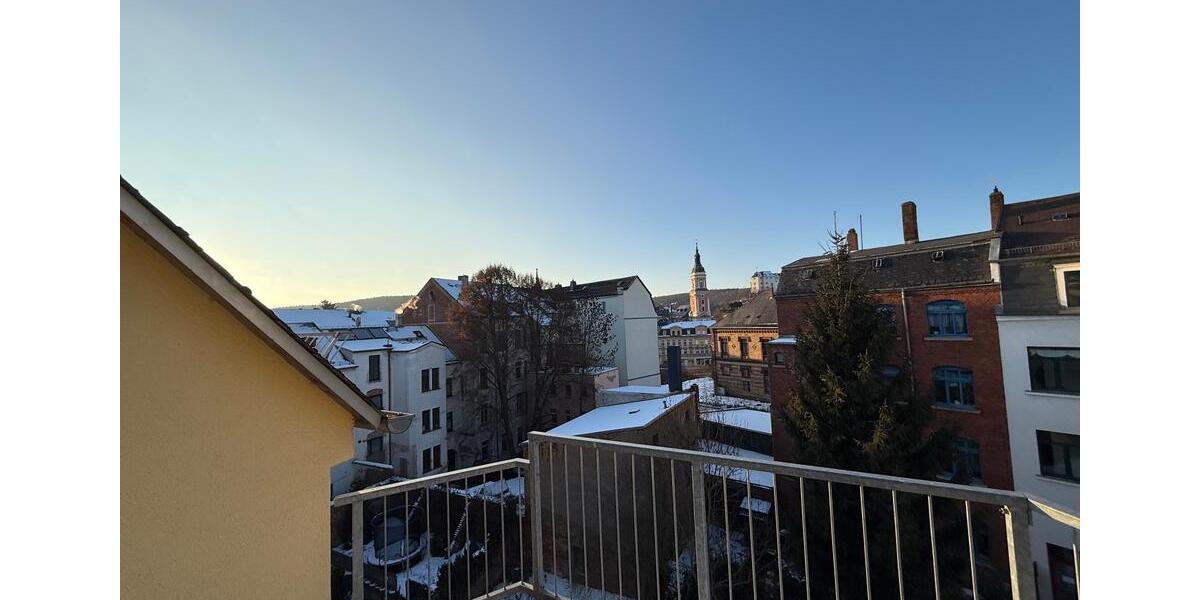 Wunderschöne 4-Raum-DG-Wohnung mit Balkon in Greiz direkt im Stadtzentrum 4 zimmer