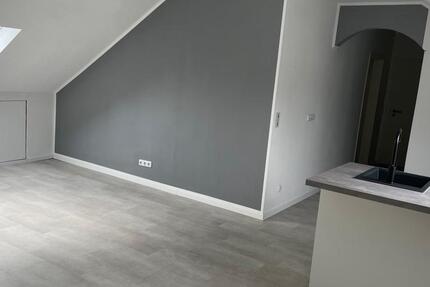 Schöne Dachgeschoss Wohnung in einer Top Lage 2 zimmer