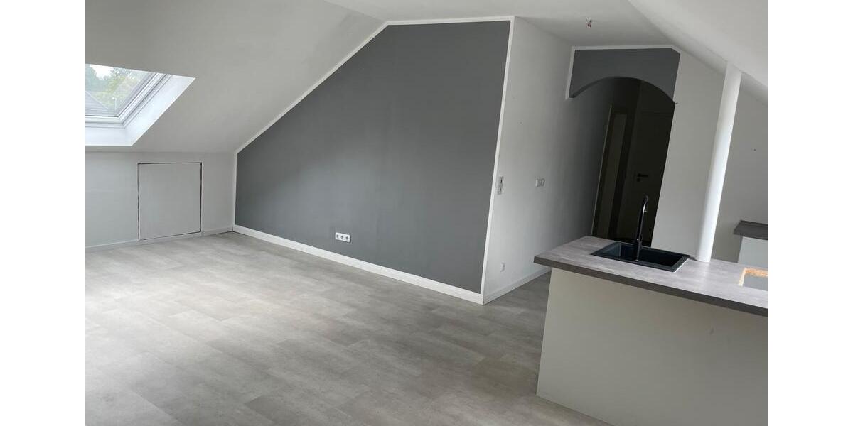 Schöne Dachgeschoss Wohnung in einer Top Lage 2 zimmer