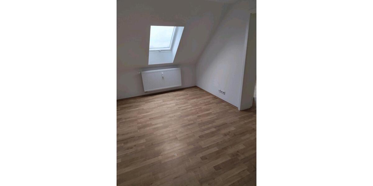 Dachgeschoßwohnung Glauchau - 3 Zimmer, 59 m&sup2;, 345&euro; | Angebot:26406541