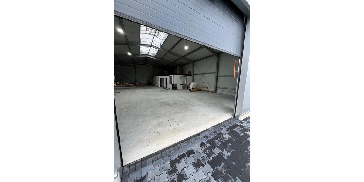 Werkshalle mit Bürotrakt- Neubau zimmer