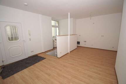 2-Zimmer-Wohnung im Hinterhaus mit viel zusätzlichem Platz im Untergeschoß 2 zimmer
