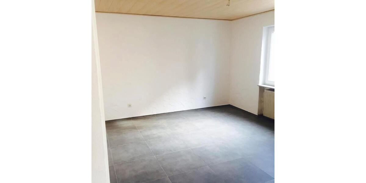 Etagenwohnung Dahn - 4 Zimmer, 140 m&sup2;, 1.120&euro; | Angebot:25716163
