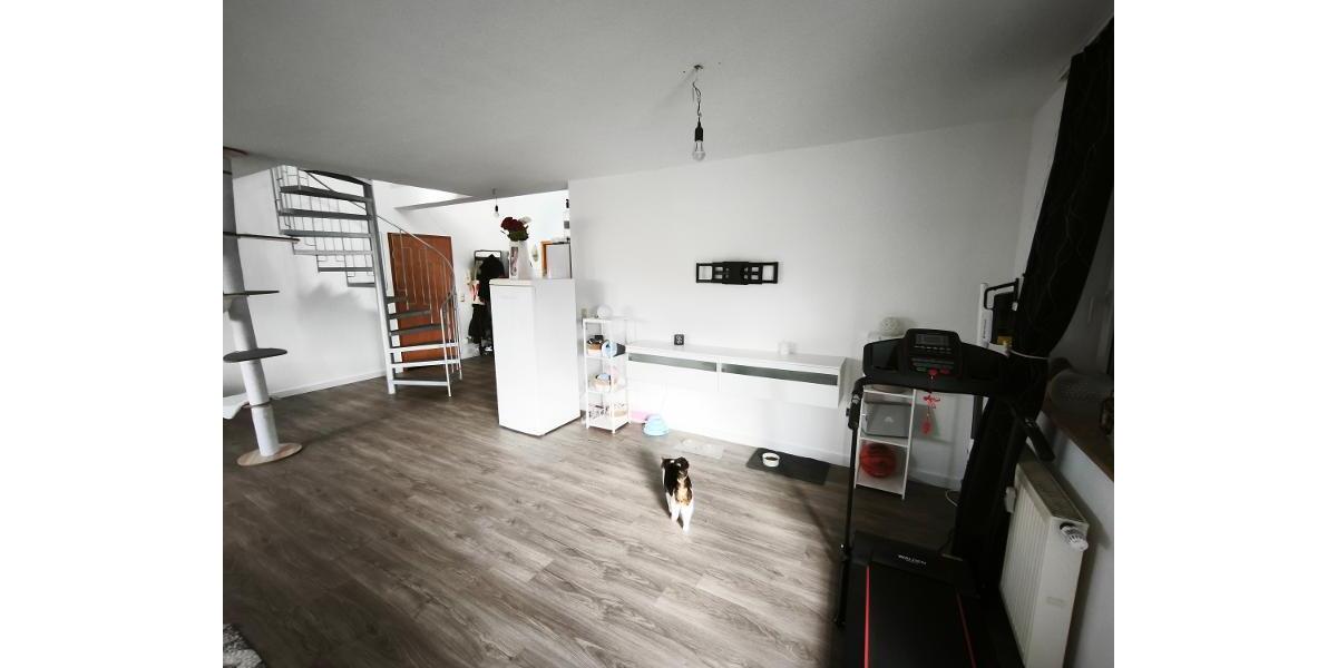 moderne 3 Zi. DG (2. OG) Wohnung mit Balkon und KFZ-Stellplatz - Etagenwohnung Uehlfeld | Angebot:26704502