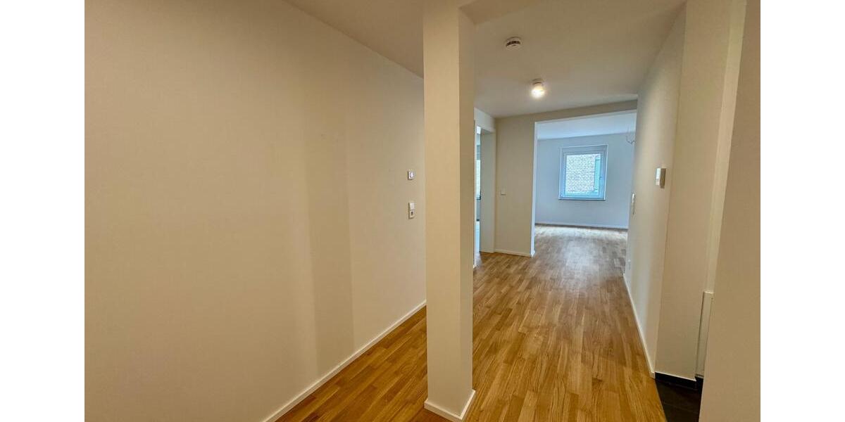 Dachgeschoßwohnung Esslingen am Neckar - 3 Zimmer, 93 m&sup2;, 1.625&euro; | Angebot:26489751
