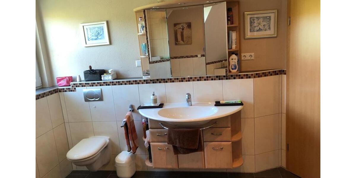 Einfamilienhaus Einbeck - 7 Zimmer, 220 m&sup2;, 1.890&euro; | Angebot:24976077