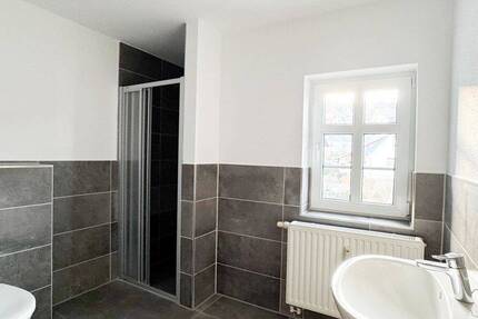 Großzügige, komplett sanierte 5-Raum-Wohnung mit zwei Bädern in Gornsdorf!! 5 zimmer