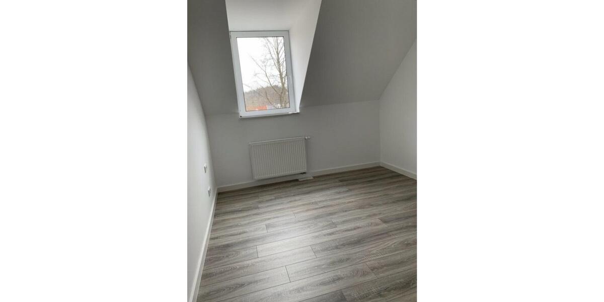 Dachgeschoßwohnung Werdau - 5 Zimmer, 145 m&sup2;, 1.200&euro; | Angebot:25965282